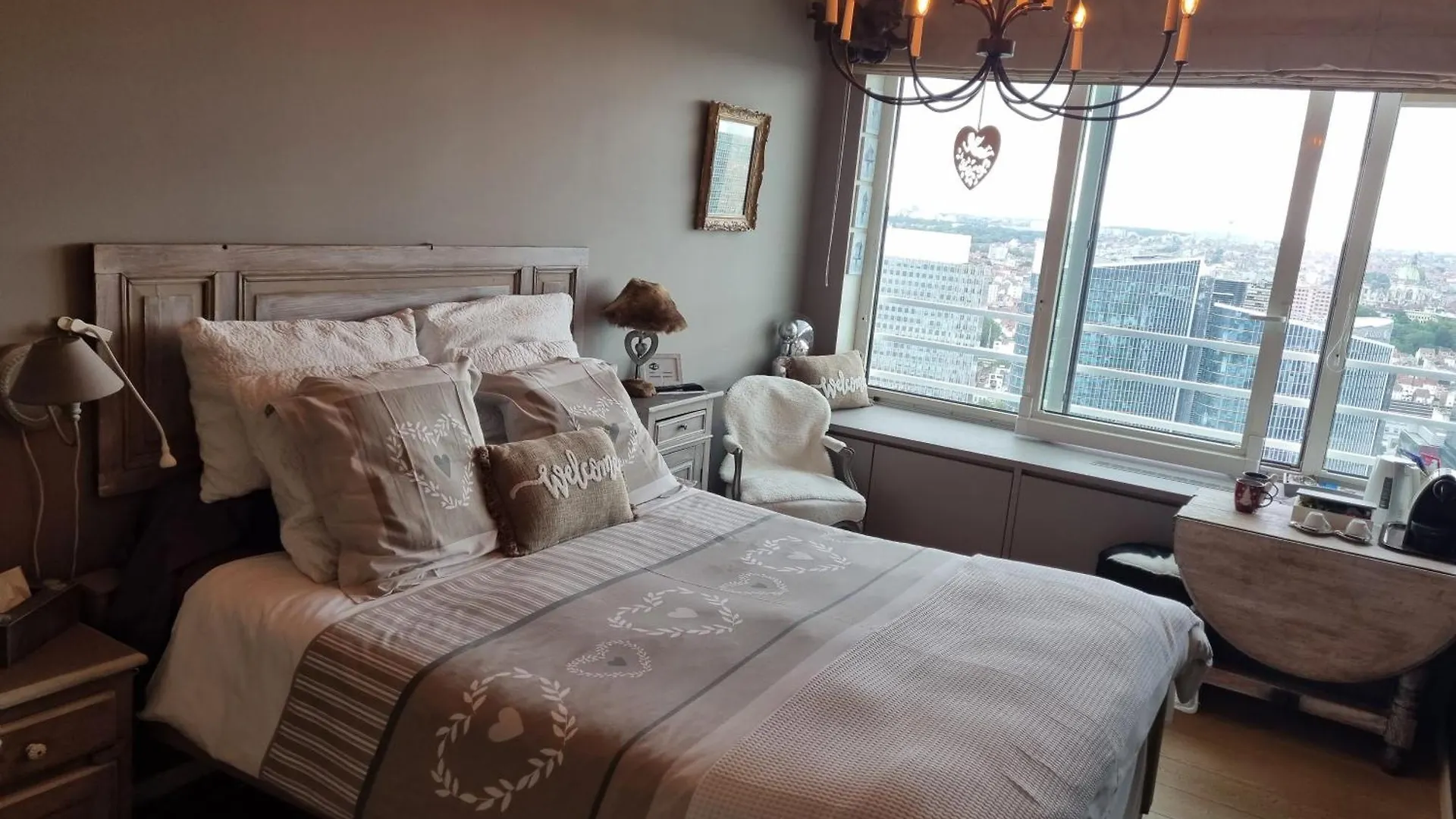 Romantic Room In Brussels Sky 0*,  Belgien